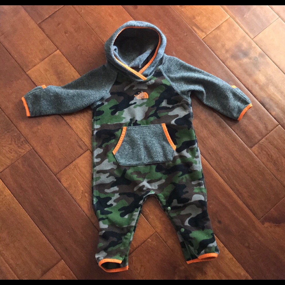 3-6 mont Northface bunting/snow suit